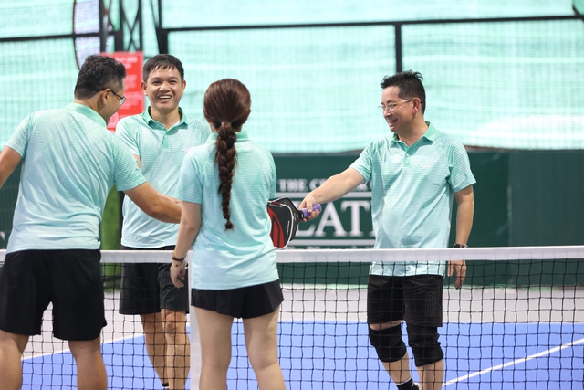 Huyền thoại b&oacute;ng đ&aacute; tranh t&agrave;i PickFootball, tặng TV b&agrave; con bị ảnh hưởng b&atilde;o lũ tại Kh&aacute;nh H&ograve;a- Ảnh 4.