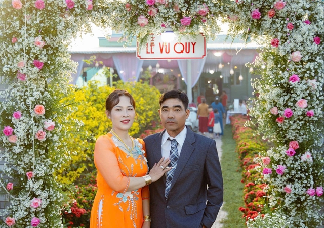 Đám cưới con gái rực rỡ giữa vườn mai ở Cần Thơ khiến mọi người trầm trồ - Ảnh 2. Đám cưới con gái rực rỡ giữa vườn mai ở Cần Thơ khiến mọi người trầm trồ - Ảnh 2.