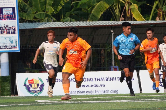 Vợ chồng U.60 đến đất sen hồng cổ vũ 'Ronaldo b&eacute;o' tại TNSV THACO cup 2026- Ảnh 3.