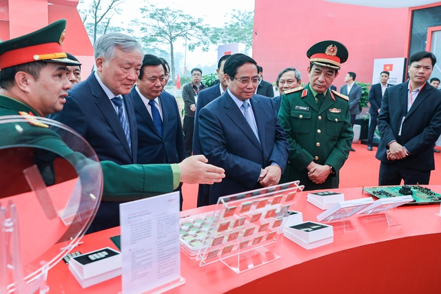 Thủ tướng: Việt Nam chọn con đường kh&oacute; nhưng bền vững trong c&ocirc;ng nghiệp b&aacute;n dẫn    - Ảnh 1.