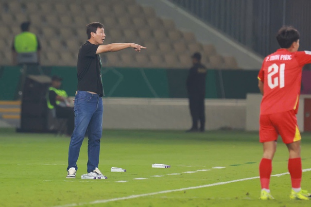 'Cậu &uacute;t' L&ecirc; Ph&aacute;t thực sự... ph&aacute;t dưới 'ma thuật' của HLV Kim Sang-sik- Ảnh 2.