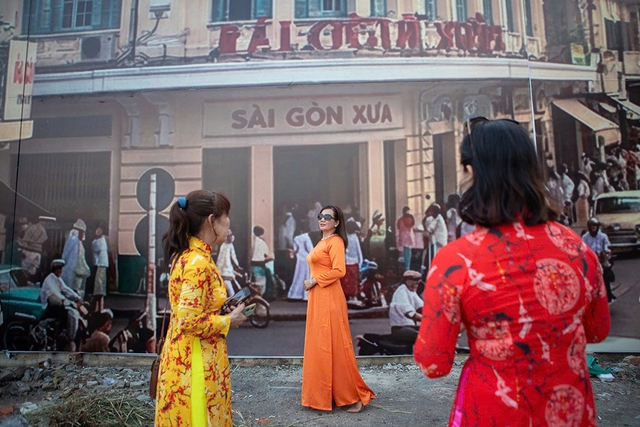 Phố phường TP . HCM rực rỡ sắc xu&acirc;n v&agrave; ảnh hưởng đến kinh tế địa phương - Ảnh 3.