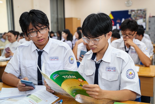 Tuyển sinh ĐH 2026: M&ocirc;n n&agrave;o xuất hiện nhiều trong c&aacute;c tổ hợp x&eacute;t tuyển? - Ảnh 1.