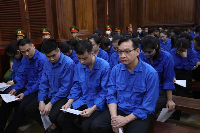 TAND TP.HCM xét xử 100 bị cáo vụ cấp phiếu thử nghiệm giả - Ảnh 1.
