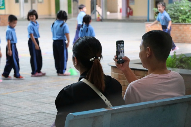 Trường học TP.HCM siết đăng ảnh, th&ocirc;ng tin học sinh chưa được ph&eacute;p l&ecirc;n mạng x&atilde; hội- Ảnh 1.