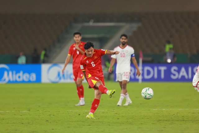 N&oacute;ng: Tiền vệ Th&aacute;i Sơn đứt gần hết d&acirc;y chằng ch&eacute;o trước phải mổ, b&aacute;o động cho d&agrave;n U.23 Việt Nam- Ảnh 5.