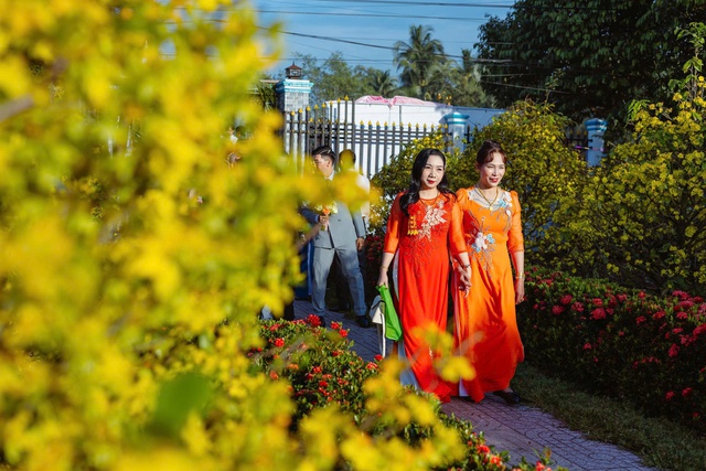 Đám cưới con gái rực rỡ giữa vườn mai ở Cần Thơ khiến mọi người trầm trồ - Ảnh 4. Đám cưới con gái rực rỡ giữa vườn mai ở Cần Thơ khiến mọi người trầm trồ - Ảnh 4.