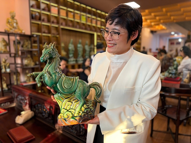 S&ocirc;i động thị trường linh vật ngựa cho Tết B&iacute;nh Ngọ- Ảnh 1.