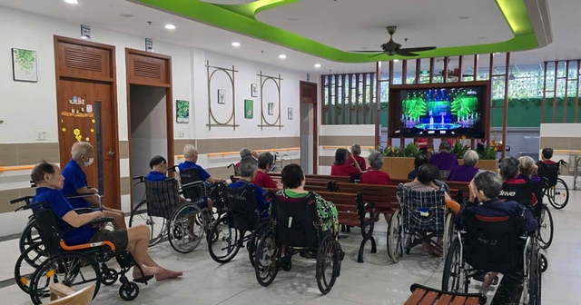 Người gi&agrave; v&agrave; dưỡng l&atilde;o: T&igrave;nh gi&agrave; - Ảnh 2.