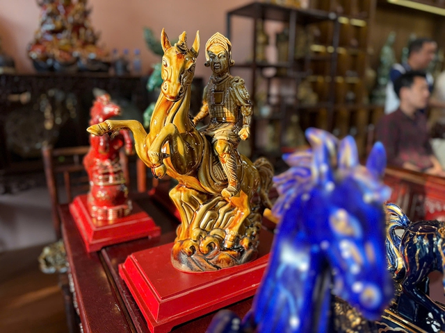 S&ocirc;i động thị trường linh vật ngựa cho Tết B&iacute;nh Ngọ- Ảnh 2.