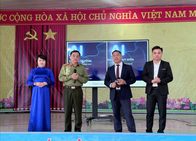 Lâm Đồng: Bình dân học vụ số AI về tới xã biên giới Quảng Trực- Ảnh 3. Lâm Đồng: Bình dân học vụ số AI về tới xã biên giới Quảng Trực- Ảnh 3.