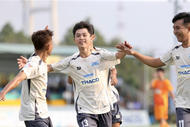 C&uacute; đ&uacute;p đầu ti&ecirc;n ở v&ograve;ng loại T&acirc;y Nam bộ TNSV THACO cup 2026, t&aacute;c giả thần tượng Neymar- Ảnh 1.