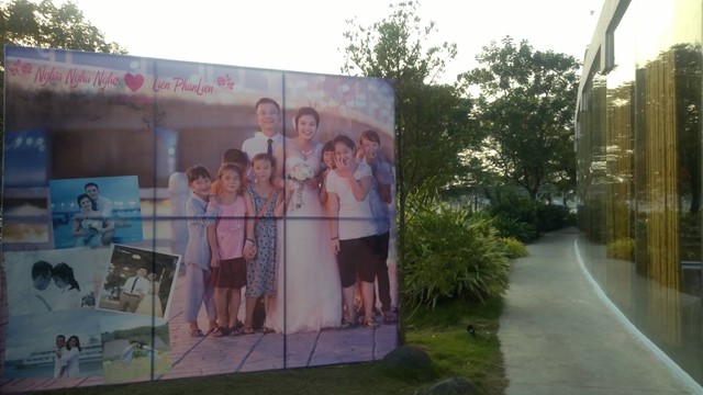 Cuộc hội ngộ bất ngờ b&ecirc;n ảnh cưới 12 năm trước của vợ chồng anh Nghĩa - Ảnh 1.