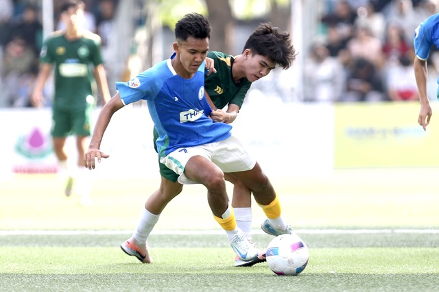 Cầu thủ 1,85 m ghi bàn thắng quý hơn vàng cho Trường ĐH Đồng Tháp tại TNSV THACO cup 2026- Ảnh 1. Cầu thủ 1,85 m ghi bàn thắng quý hơn vàng cho Trường ĐH Đồng Tháp tại TNSV THACO cup 2026- Ảnh 1.