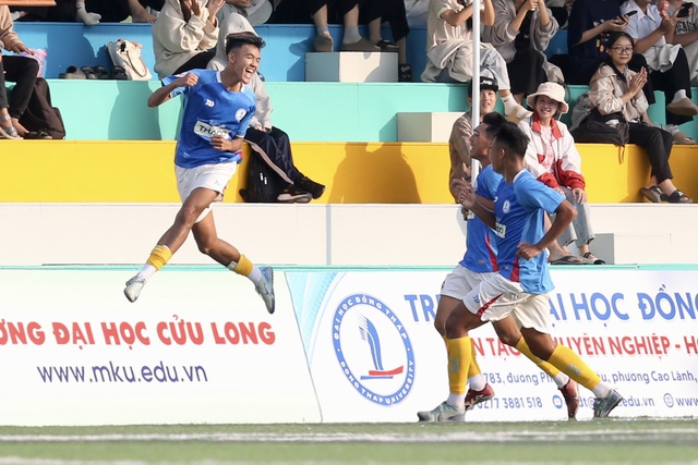 Cầu thủ 1,85 m ghi bàn thắng quý hơn vàng cho Trường ĐH Đồng Tháp tại TNSV THACO cup 2026- Ảnh 3. Cầu thủ 1,85 m ghi bàn thắng quý hơn vàng cho Trường ĐH Đồng Tháp tại TNSV THACO cup 2026- Ảnh 3.