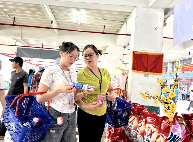 C&ocirc;ng ty PouYuen tổ chức chương tr&igrave;nh sắm tết cho c&ocirc;ng nh&acirc;n với m&atilde; giảm gi&aacute; hấp dẫn - Ảnh 4.