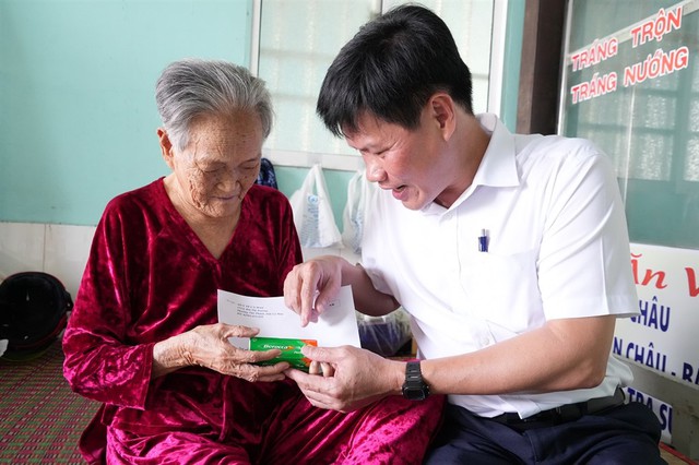 Sở Y tế C&agrave; Mau nhận phụng dưỡng suốt đời Mẹ Việt Nam anh h&ugrave;ng  - Ảnh 1.