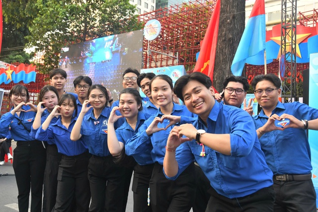 Kh&aacute;t vọng cống hiến của người trẻ trong thời đại mới - Ảnh 2.