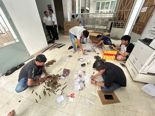 C&ocirc;ng an TP.HCM triệt ph&aacute; đường d&acirc;y chế tạo, mua b&aacute;n vũ kh&iacute; qu&acirc;n dụng &lsquo;khủng&rsquo;- Ảnh 1.