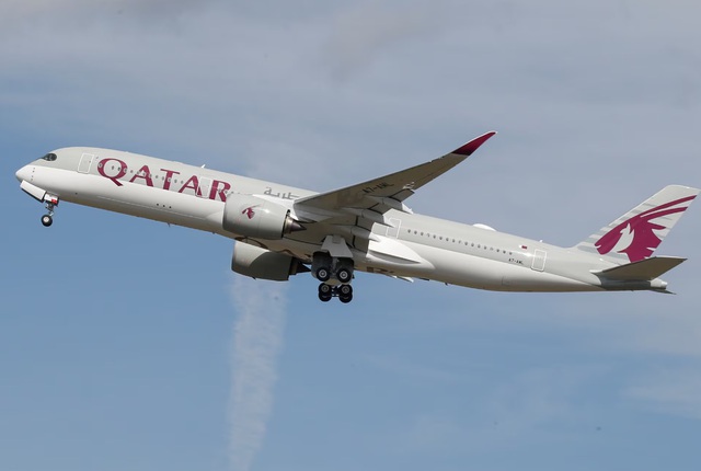 Gặp sự cố tr&ecirc;n kh&ocirc;ng, m&aacute;y bay Qatar Airways hạ c&aacute;nh khẩn - Ảnh 1.