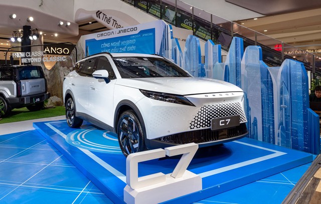 Xe Trung Quốc Omoda C7 trình làng khách Việt, giá cao hơn Mazda CX-5 gần 100 triệu- Ảnh 1. Xe Trung Quốc Omoda C7 trình làng khách Việt, giá cao hơn Mazda CX-5 gần 100 triệu- Ảnh 1.