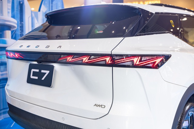 Xe Trung Quốc Omoda C7 trình làng khách Việt, giá cao hơn Mazda CX-5 gần 100 triệu- Ảnh 3. Xe Trung Quốc Omoda C7 trình làng khách Việt, giá cao hơn Mazda CX-5 gần 100 triệu- Ảnh 3.