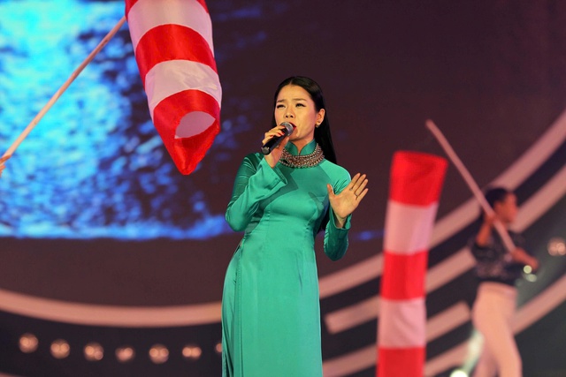 Nghệ sĩ 'đốp ch&aacute;t' với kh&aacute;n giả: Cuộc chiến kh&ocirc;ng c&oacute; người đ&uacute;ng- Ảnh 1.