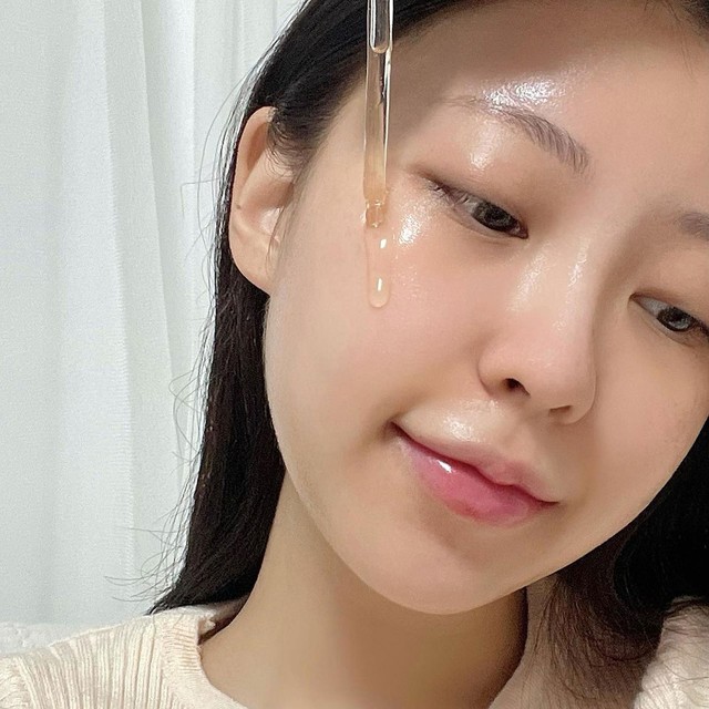 Top 3 serum d&ugrave;ng từ giờ đến tết gi&uacute;p l&agrave;n da căng mọng như d&ugrave;ng filter- Ảnh 1.