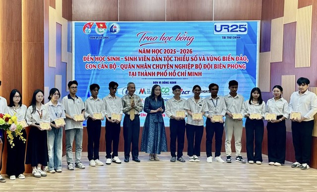 Hướng tới mục ti&ecirc;u trao 8.000 suất học bổng cho học sinh, sinh vi&ecirc;n v&ugrave;ng biển đảo - Ảnh 3.