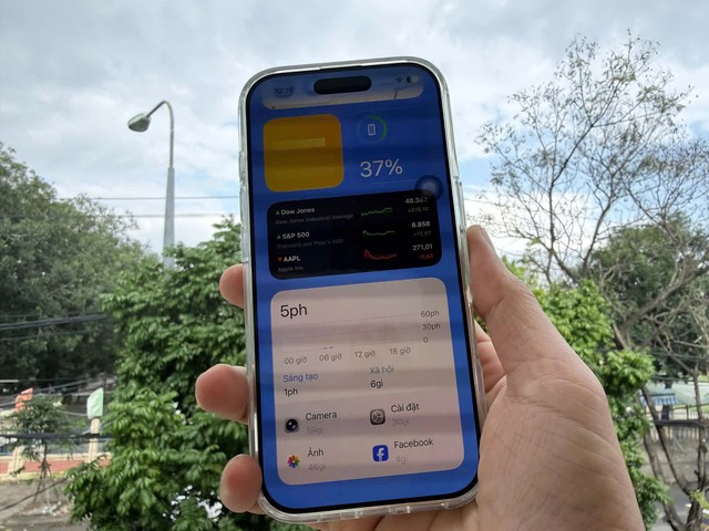 Smartphone mới ra li&ecirc;n tục, người d&ugrave;ng vẫn '&aacute;n binh bất động' - Ảnh 2.