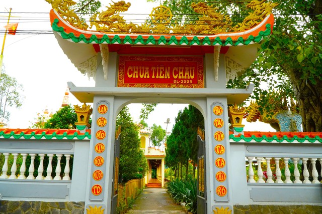 Ch&ugrave;a Ti&ecirc;n Ch&acirc;u nhuốm m&agrave;u cổ t&iacute;ch- Ảnh 1.