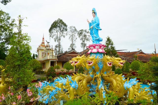 Ch&ugrave;a Ti&ecirc;n Ch&acirc;u nhuốm m&agrave;u cổ t&iacute;ch- Ảnh 2.