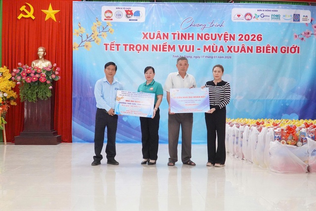 Mang &lsquo;tết trọn niềm vui&rsquo; đến với người d&acirc;n v&ugrave;ng bi&ecirc;n giới An Giang - Ảnh 7.