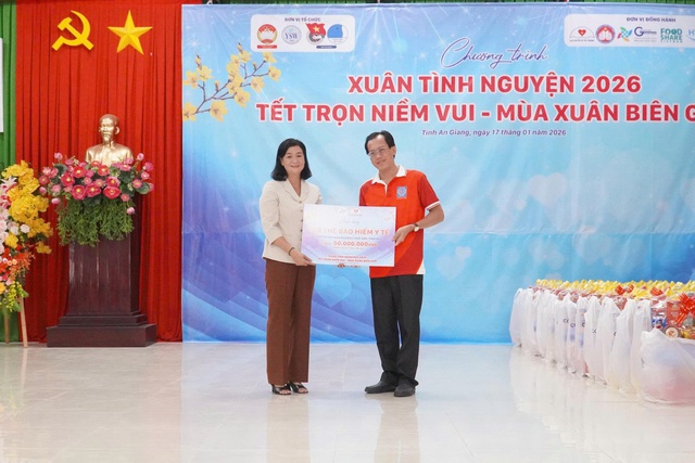 Mang &lsquo;tết trọn niềm vui&rsquo; đến với người d&acirc;n v&ugrave;ng bi&ecirc;n giới An Giang - Ảnh 5.