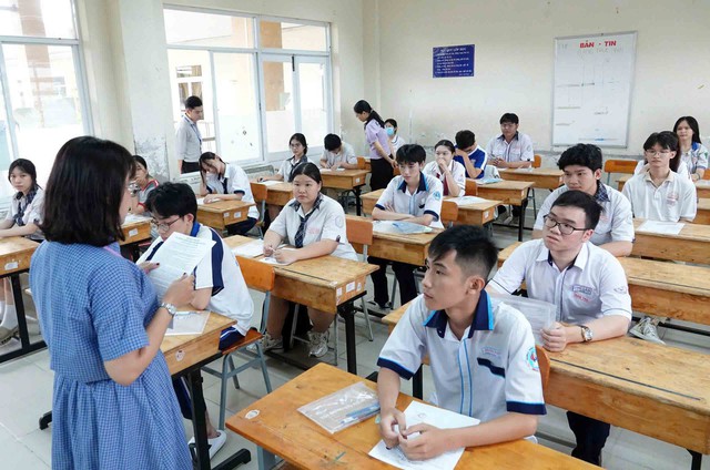 Vì sao cần công bố đối sánh điểm thi tốt nghiệp THPT và lớp 12? - Ảnh 1.