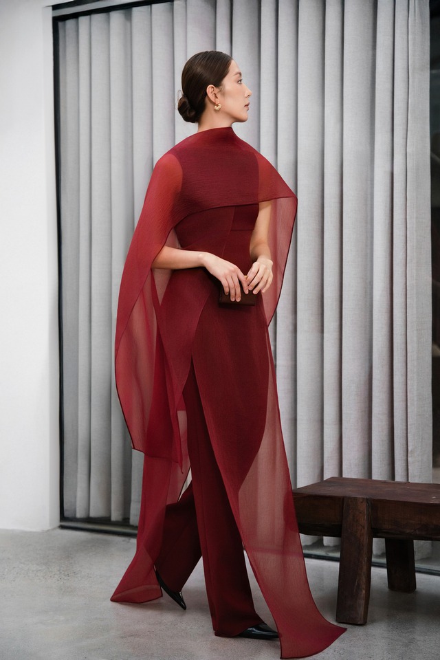 Mặc trang phục màu đỏ sao cho sang chảnh và tinh tế? - Ảnh 1.