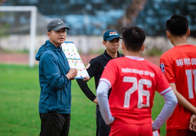 Trường ĐH TDTT Đ&agrave; Nẵng 2-0 ĐH Duy T&acirc;n: Chiếm lợi thế sớm - Ảnh 2.