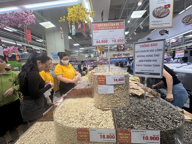 Chợ tết bắt đầu s&ocirc;i động- Ảnh 1.