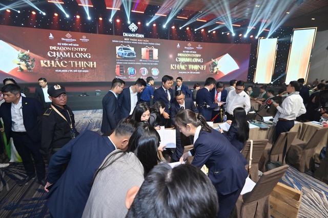 Gần 300 nền đất tại dự &aacute;n Dragon Eden đ&atilde; c&oacute; chủ ngay trong ng&agrave;y mở b&aacute;n- Ảnh 1.