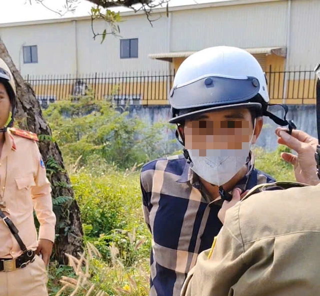 C&ocirc;ng an TP.HCM bắt đối tượng dương t&iacute;nh, t&agrave;ng trữ ma t&uacute;y - Ảnh 1.