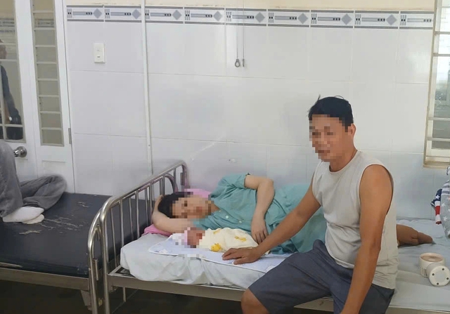 Bị trung t&acirc;m y tế từ chối, người đ&agrave;n &ocirc;ng ở TP.HCM phải đỡ đẻ cho vợ tr&ecirc;n taxi- Ảnh 1.