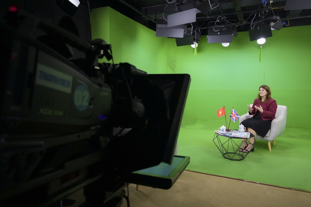 Tổng l&atilde;nh sự Anh khuy&ecirc;n người Việt điều g&igrave; khi du học Anh? - Ảnh 3.