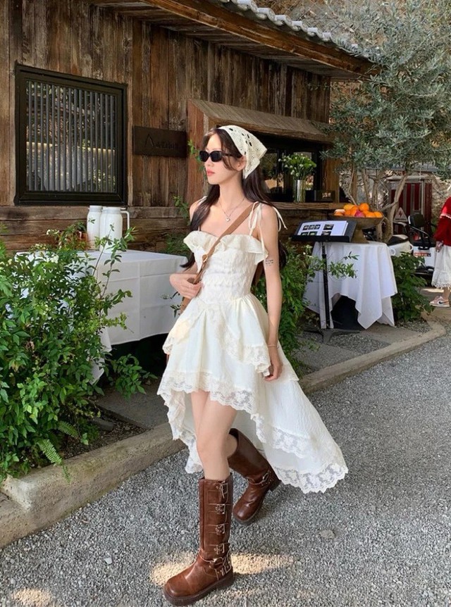 Chân dài miên man nhờ sự quyến rũ của váy mullet - Ảnh 1.