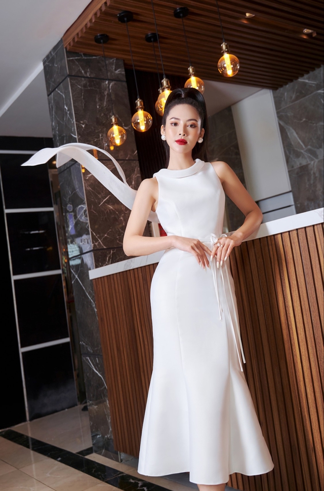 Đầm đuôi cá: Bí quyết tôn đường cong quyến rũ trong từng bước chân- Ảnh 1. Đầm đuôi cá: Bí quyết tôn đường cong quyến rũ trong từng bước chân- Ảnh 1.