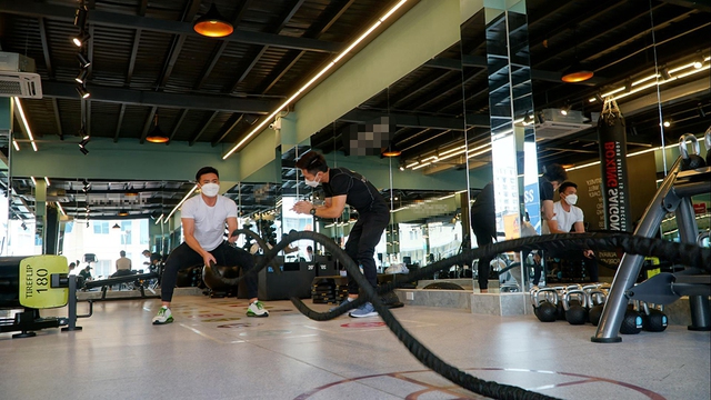 Ti&ecirc;u cơ v&acirc;n cấp do vận động qu&aacute; mức: Nhận diện dấu hiệu qua m&agrave;u nước tiểu - Ảnh 1.