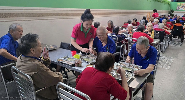 Người già và dưỡng lão: Tình già- Ảnh 4. Người già và dưỡng lão: Tình già- Ảnh 4.