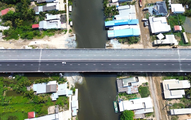 Cao tốc Cần Thơ C&agrave; Mau th&ocirc;ng xe t&agrave;i xế phấn khởi giảm &aacute;p lực l&aacute;i xe    - Ảnh 5.