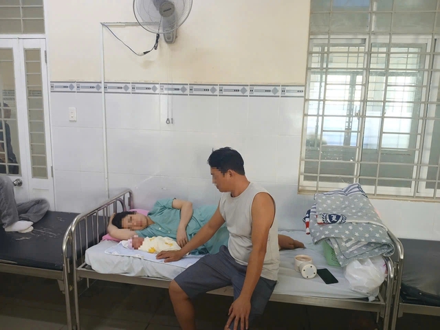 Chấn chỉnh quy trình tiếp nhận sản phụ sau vụ ‘chồng đỡ đẻ cho vợ trên taxi’- Ảnh 1. Chấn chỉnh quy trình tiếp nhận sản phụ sau vụ ‘chồng đỡ đẻ cho vợ trên taxi’- Ảnh 1.