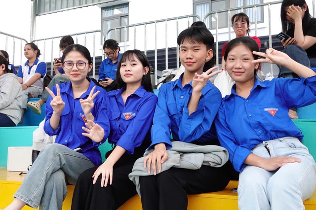 &Aacute;o xanh thanh ni&ecirc;n &lsquo;phủ s&oacute;ng&rsquo; s&acirc;n Đồng Th&aacute;p giải TNSV THACO cup 2026- Ảnh 3.