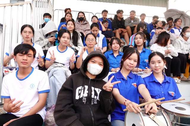 &Aacute;o xanh thanh ni&ecirc;n &lsquo;phủ s&oacute;ng&rsquo; s&acirc;n Đồng Th&aacute;p giải TNSV THACO cup 2026- Ảnh 6.